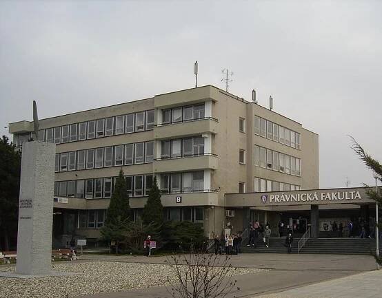Studenti olomouckých práv i přes prázdniny zdarma radí nemajetným lidem