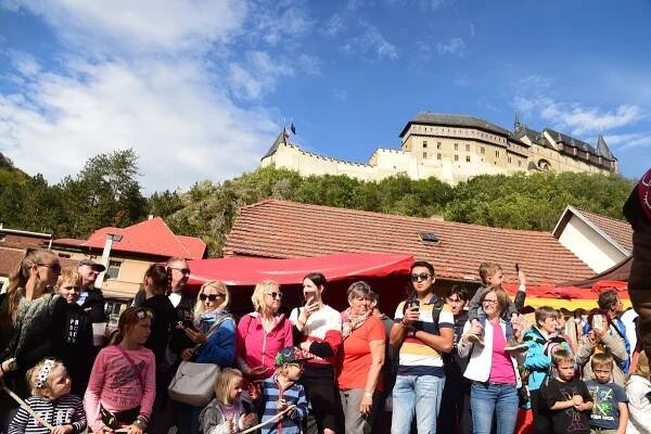 Karlštejnskému vinobraní letos přálo počasí
