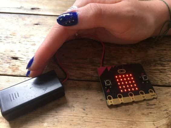 First lessons with MakeCode and the micro:bit | micro:bit