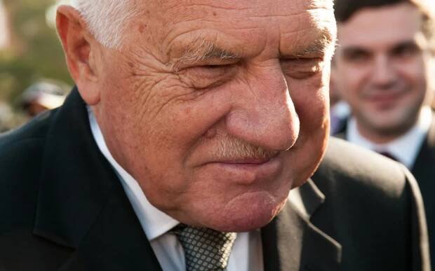 Vládne tu tyranie, podpořil Václav Klaus davy na náplavce. PES je na trojce a nic se neuvolňuje, vláda by měla lidi potěšit - Mix24.cz