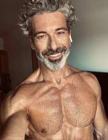 Pin de Chad Phillips em Handsome Men | Homens grisalhos, Cabelo, Acessórios masculinos
