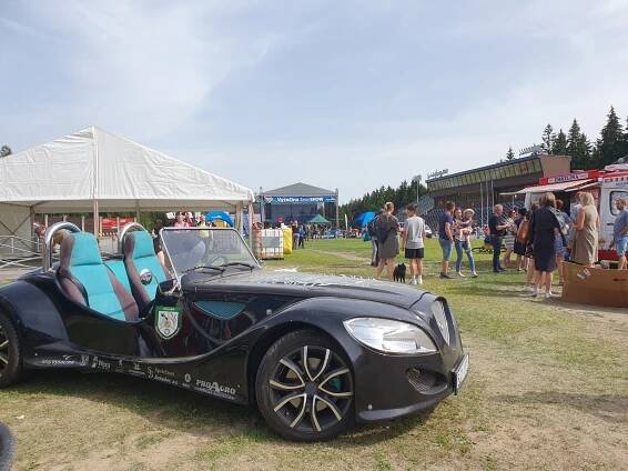 Traktory, biatlonisté, Mig 21 a Nečas. Nové Město hostilo unikátní Zetor show