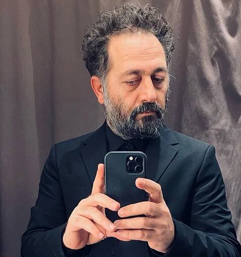 Yalı Çapkını'nın ikinci sezonunda Ferit'in doktoru Profesör Ahmet Güneyer'i Mehmet Bilge Aslan canlandıracak.