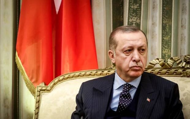 Galerie: Erdogan má zdravotní potíže. Zřejmě se pozvracel i během živého vysílání - Galerie - Echo24.cz
