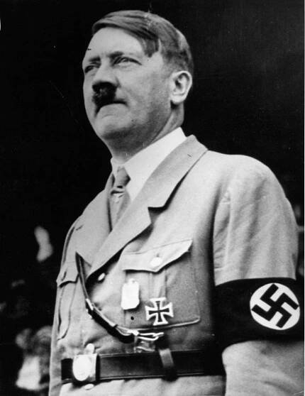 Hitler měl deformovaný mikropenis, tvrdí historici. A k tomu jenom jedno varle