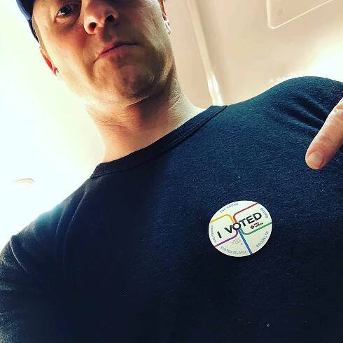 Ben McKenzie: https://www.instagram.com/p/Bp2Wo3iHXD2/Ben McKenzie/Instagram