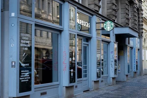 Starbucks Kaprova Praha | ADI Interiér