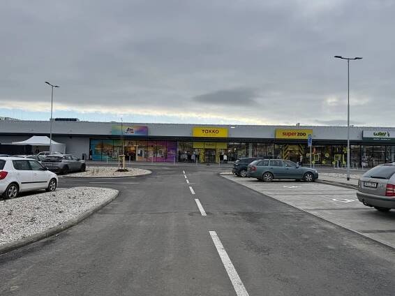 Natřískáno hned od rána. V Hradci se otevřelo nové nákupní centrum na Hvězdárně