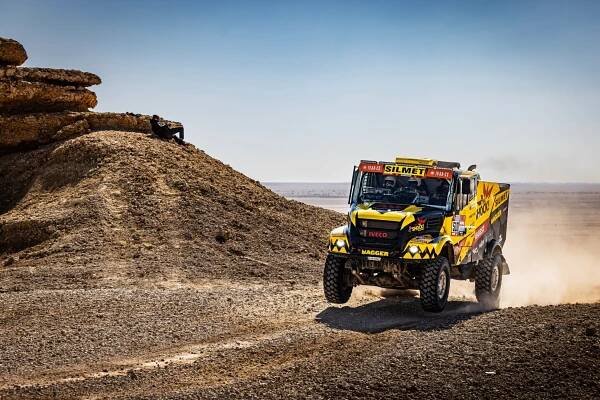 Elektrické Audi a pokus o bezemisní kamion. I Dakar se mění, píše přímo z pouště Cígler | Forbes