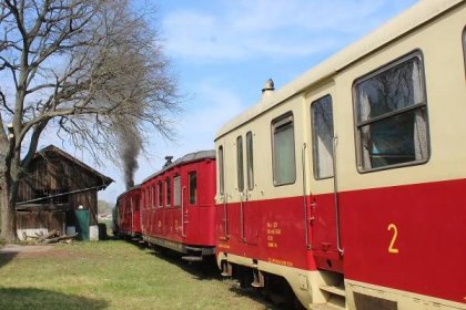 VIDEO: Historický parní vlak vyrazil do Terezína, trať z Uhřic opět ožila