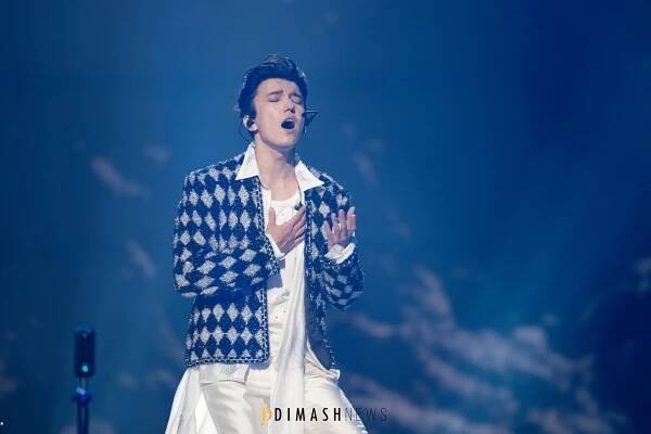 Stranger v hlavním městě: jak se v Astaně uskutečnily dva sólové koncerty Dimashe Kudaibergena - Dimash Qudaibergen
