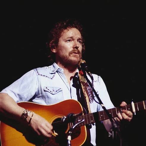 The True Story behind Gordon Lightfoot’s “The Wreck of the Edmund Fitzgerald”