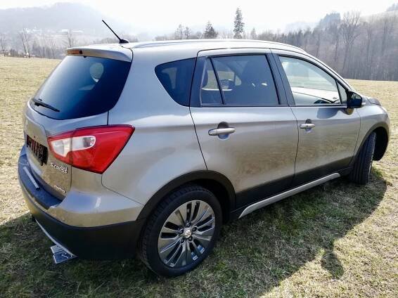 Suzuki SX4 S Cross je téměř nesmrtelné auto. Mujdovoz.cz
