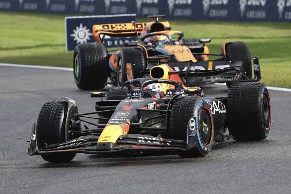 Sprint F1 v náročných podmínkách v Belgii ovládl Verstappen