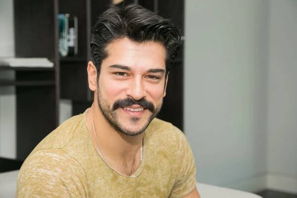 Lepší než sultán Sulejman: Burak Ozcivit překvapil fanoušky novým vzhledem - Zivot