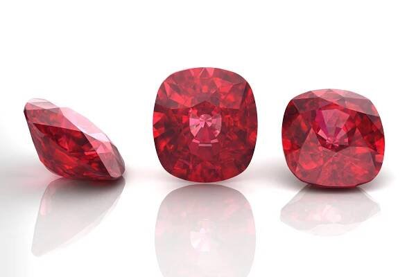 Ruby: Geologická formace a role stopových prvků v barvě