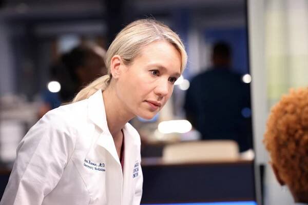 Nemocnice Chicago Med - You Can't Always Trust What You See (S07E01) (2021) | Galerie - Z epizody | ČSFD.cz
