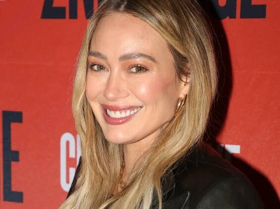 Hilary Duff Gives the Quintessential Millennial-Outfit Formula the ‘Lizzie McGuire’ Touch
