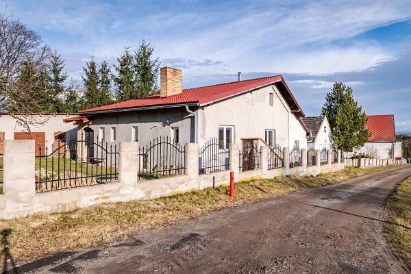 Prodej, Rodinný dům s garáží Borovany,  779 m2