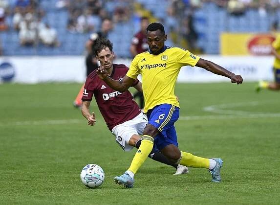 Mistr složil Vrbův tým až z penalty, Letenští jsou stoprocentní