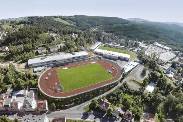 Atletický a fotbalový stadion Střelnice v Jablonci nad Nisou a okolí na leteckém pohledu