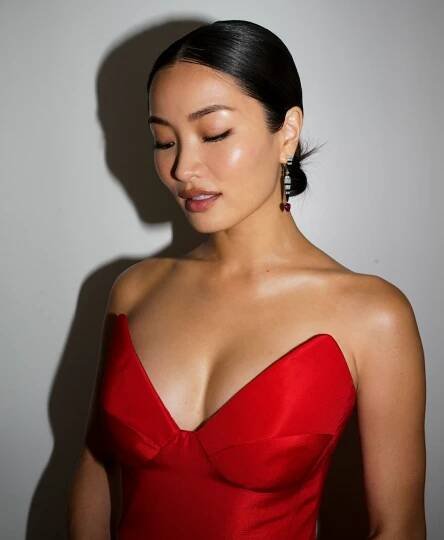 Anna Sawai in cartier jewelry