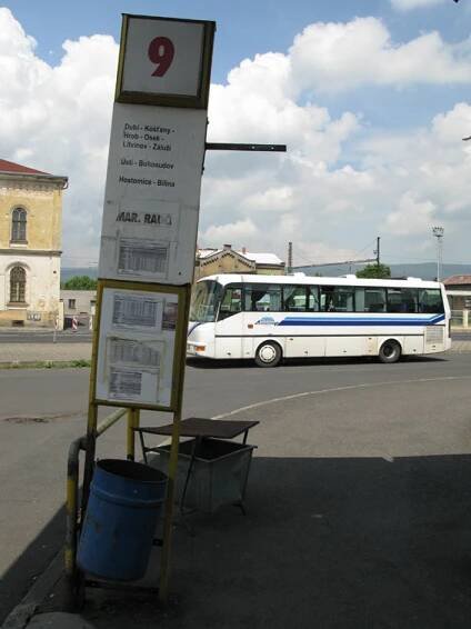 Po ukončení éry příměstské dopravy v podání dopravce DPÚK v roce 2006 teplické autobusové nádraží osiřelo a chátrá. Končí zde jen dálkové linky a několik málo regionálních. Většina příměstských linek, kterou provozuje Veolia Transport Teplice, je protažena skrz centrum Teplic.