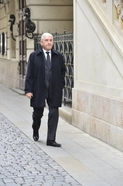 Potlesk za mizející rakví: České hvězdy plakaly na pohřbu režiséra Rajmonta (†70)