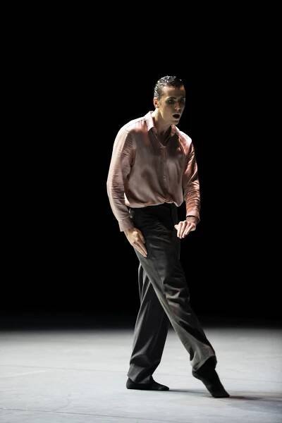 2. C.Francis-Martin (Oscar Wilde), “A Wilde Story” by M.Goecke, State Ballet Hanover 2022 © B.Stöß