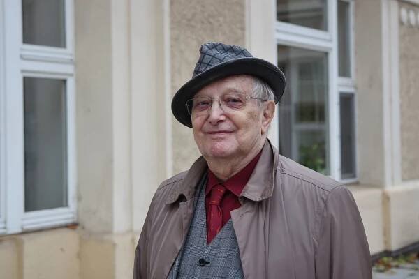 Jiřího Suchého odvezli z představení do nemocnice na vyšetření. Už je v pořádku doma