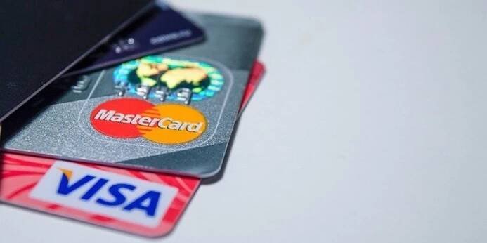 Platobné karty Visa a MasterCard