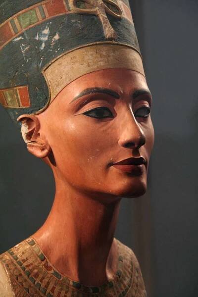 File:Wiki nefertiti bittidjz.jpg - Wikimedia Commons