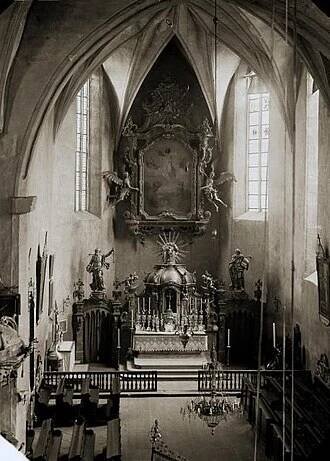 Presbytář kostela Proměnění Páně na hoře Tábor před rekonstrukcí na fotografii od Ignáce Šechtla (před. r. 1897)