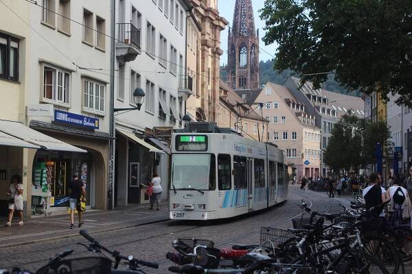 Freiburg – Straßenbahnen und Busse in Krefeld