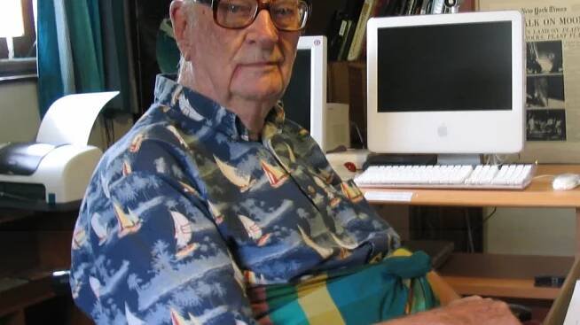 Sci-fi guru Arthur C. Clarke předpověděl telekomunikační družice i mobilní telefony