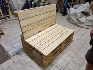 Kurz výroby nábytku z palet - workshop | Adrop.cz