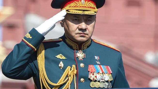 Soud v Haagu vydal zatykač na ruského exministra obrany Šojgua a velitele armády Gerasimova