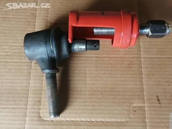 Zetor - stahovák kulových čepů