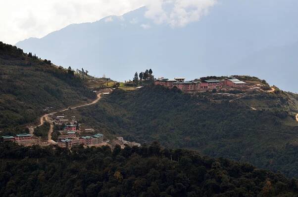 Soubor:ILCS Campus Tagse Bhutan.jpg – Wikipedie