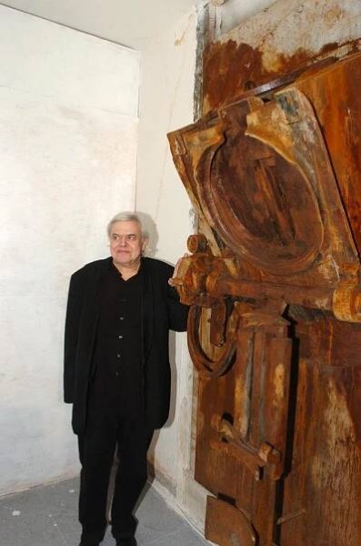 Obrazem: H.R.Giger měl výstavu v Praze (13.4.2005) | Proti šedi
