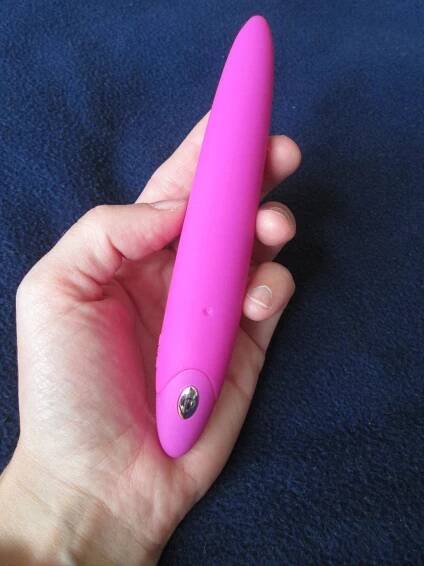 Ovo D5 Mini Vibrator held in hand