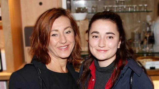 Herečka Antonie Rašilovová napsala seriál o šílené kuchařské reality show | Rádio Junior