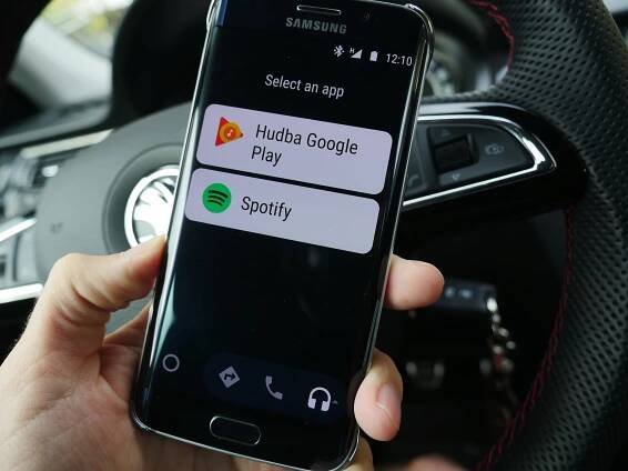 Aplikace Android Auto dostala důležitou aktualizaci. Lze ji nyní spouštět v jakémkoliv voze | Svět Androida