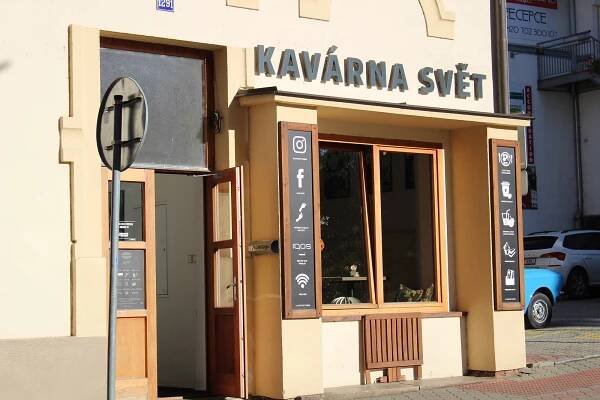 Kino Svět má nové foyer, oficiální představení spojili s unikátní vernisáží