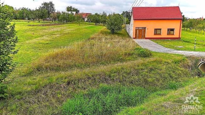 Prodej stavebního pozemku se zahradou 1.325 m², Vlčnov | Sluneční Reality 