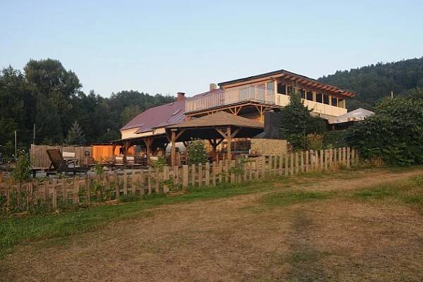 Restaurace a pivovar Kohutka se nachází v krásném prostředí na úbočí Prašivé ve Vyšních Lhotách.