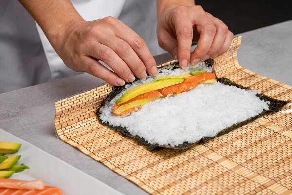 Rýže na SUSHI 1KG bílá LEPIVÁ přírodní VEGE lepicí EAN (GTIN) 5906702600195