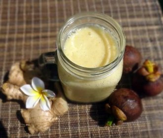 Smoothie with pineapple and mangosteen