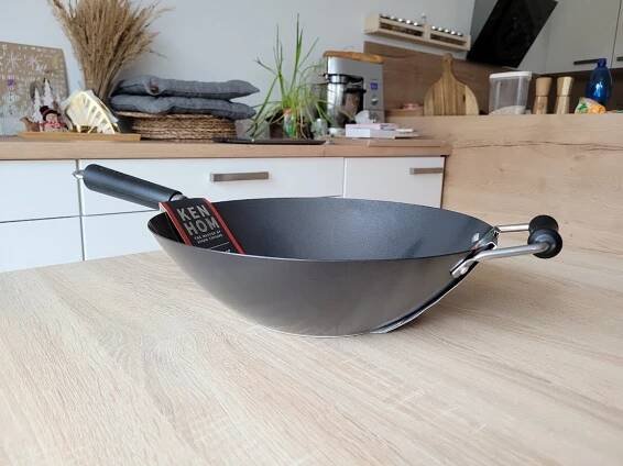 Krásná a praktická wok pánev Excellence 35 cm od značky Ken Hom - Báry blog