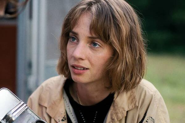 'Stranger Things' star Maya Hawke is 'mixed' about Robin getting a girlfriend